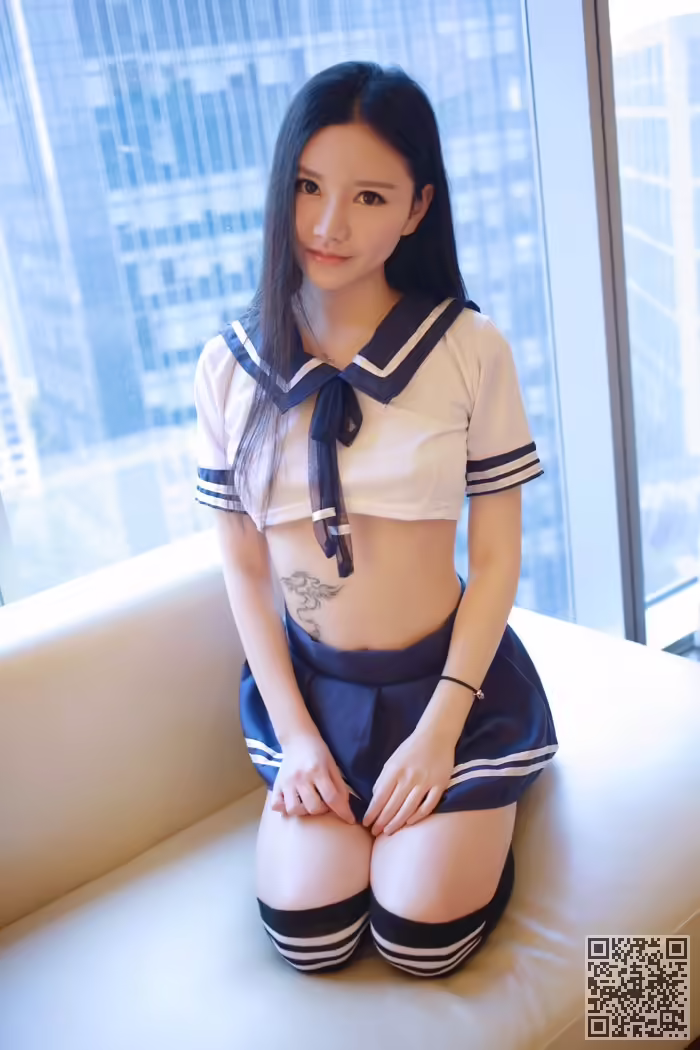 粉妹子、制服写真、肚兜、丁裤