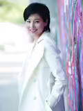 久违的美丽张炎白色礼服