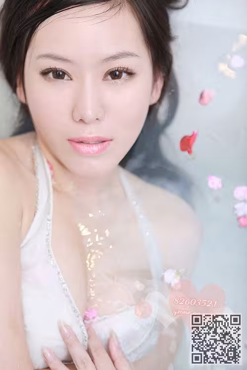性感校花路子滢 爆乳沐浴私房写真