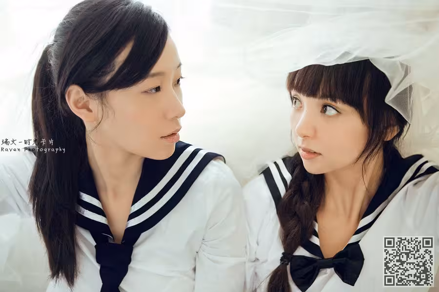靓丽大学女生美眉影棚玩暧昧