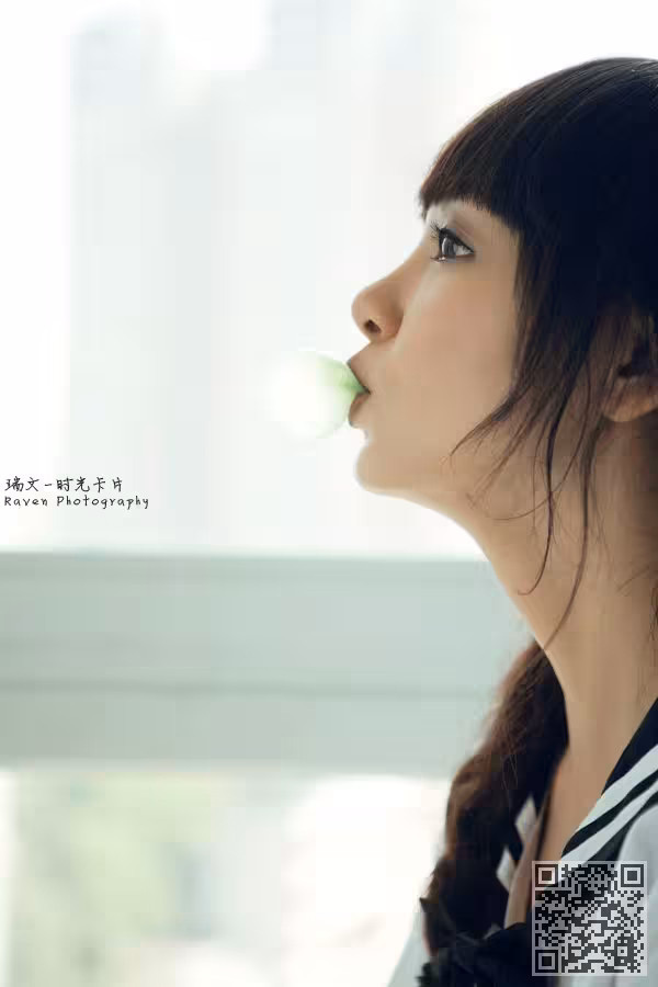 靓丽大学女生美眉影棚玩暧昧