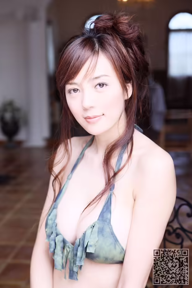性感美女、周伟童