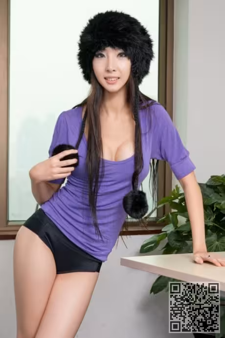 侯芊 原来紫色也可以很性感