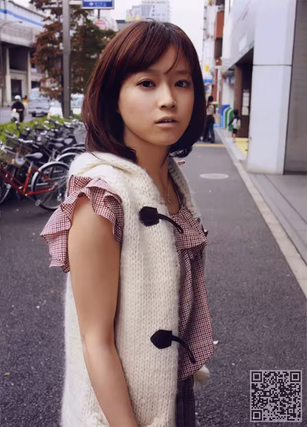 日本美女龟井绘里写真套图
