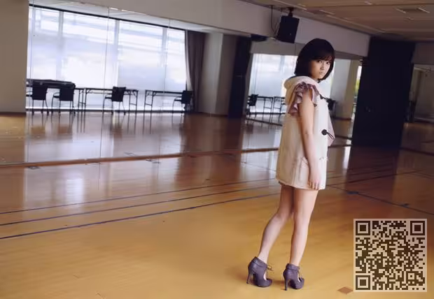 日本美女龟井绘里写真套图