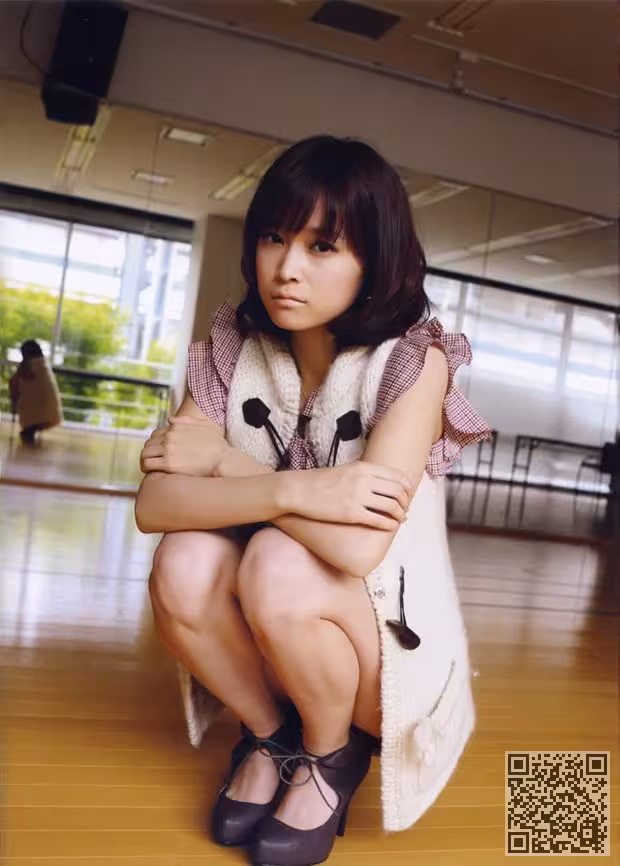 日本美女龟井绘里写真套图