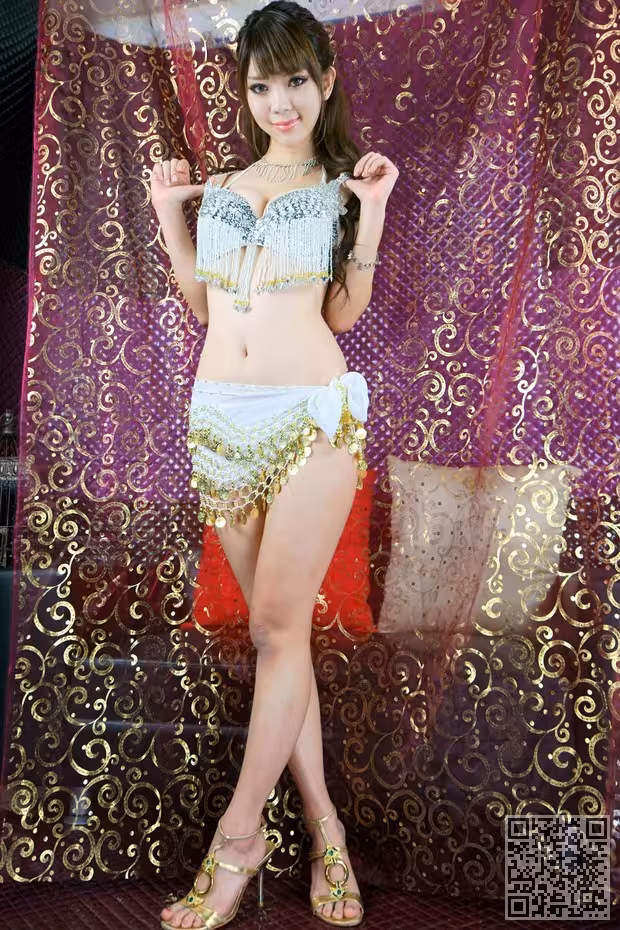 美胸模特赵妍欢大尺度诱惑写真