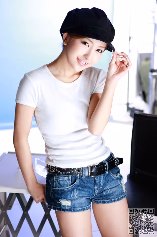 俏丽小mm板野友美性感写真