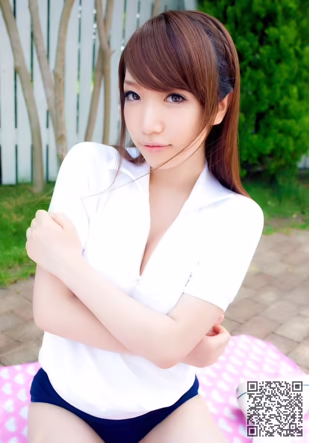 平山蓝里、乳沟