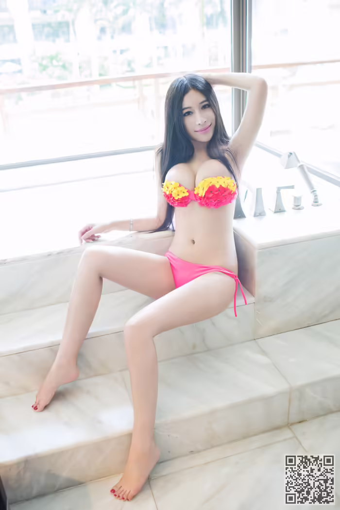 田芯娜、性感图片