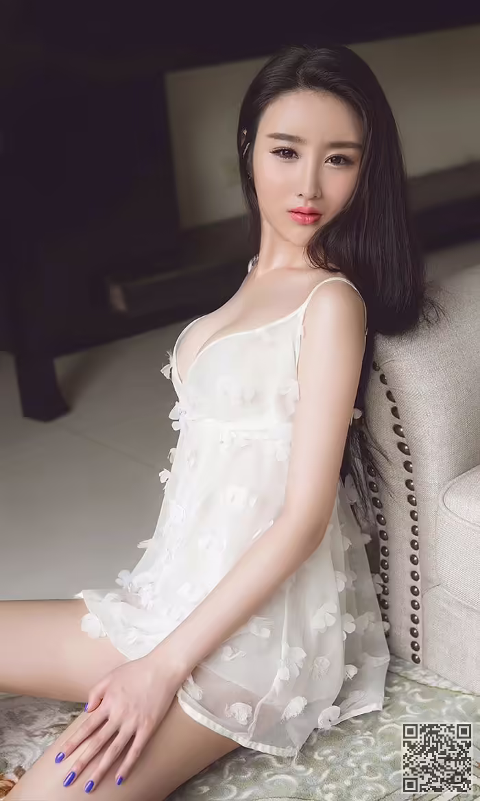王依萌、艺术照片