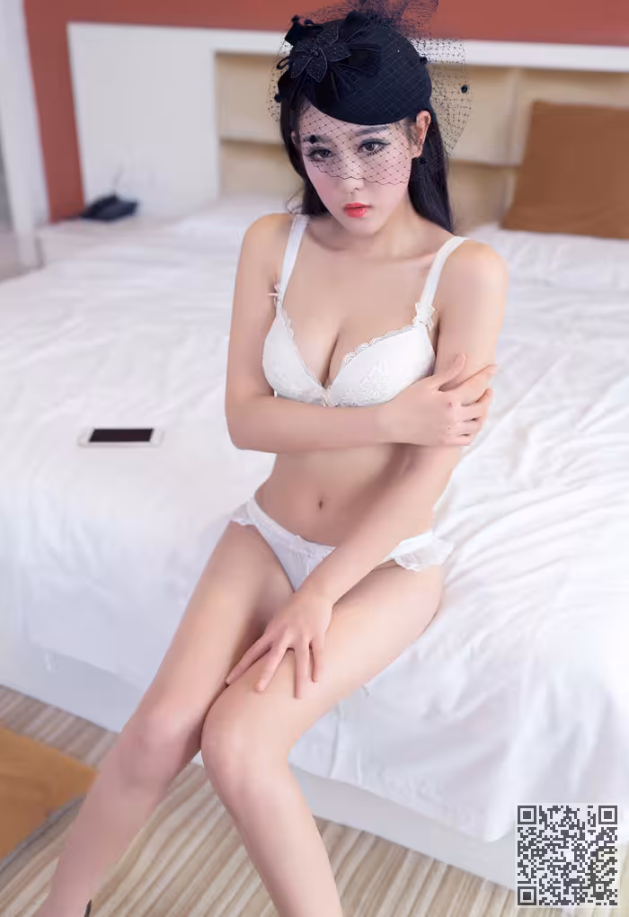 猪圈圈嫩模KELE洁白肌肤性感迷人