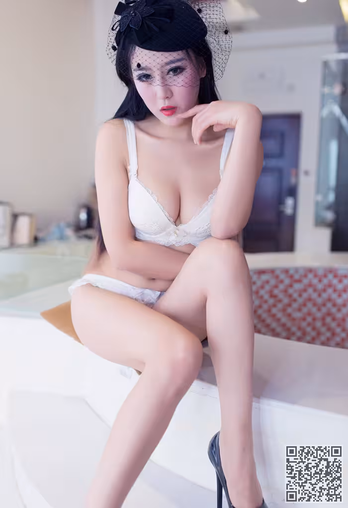 猪圈圈嫩模KELE洁白肌肤性感迷人
