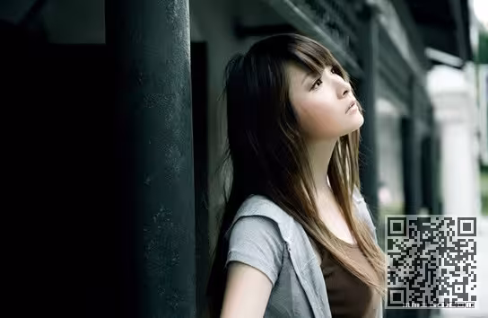 介于清纯和性感间的气质美人
