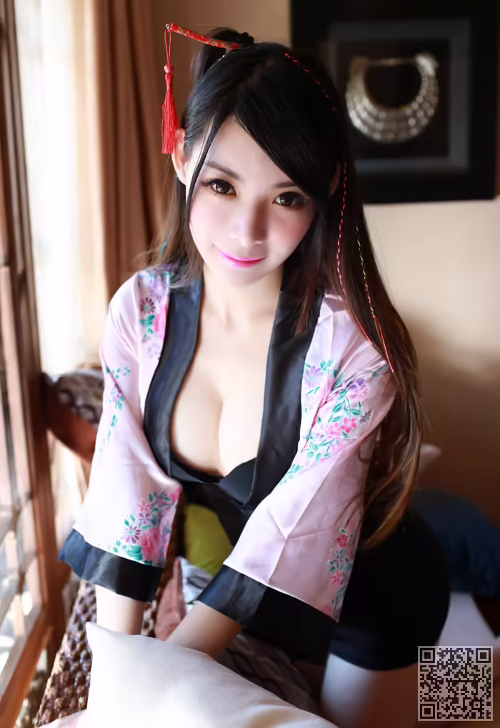 美女、两腿之间