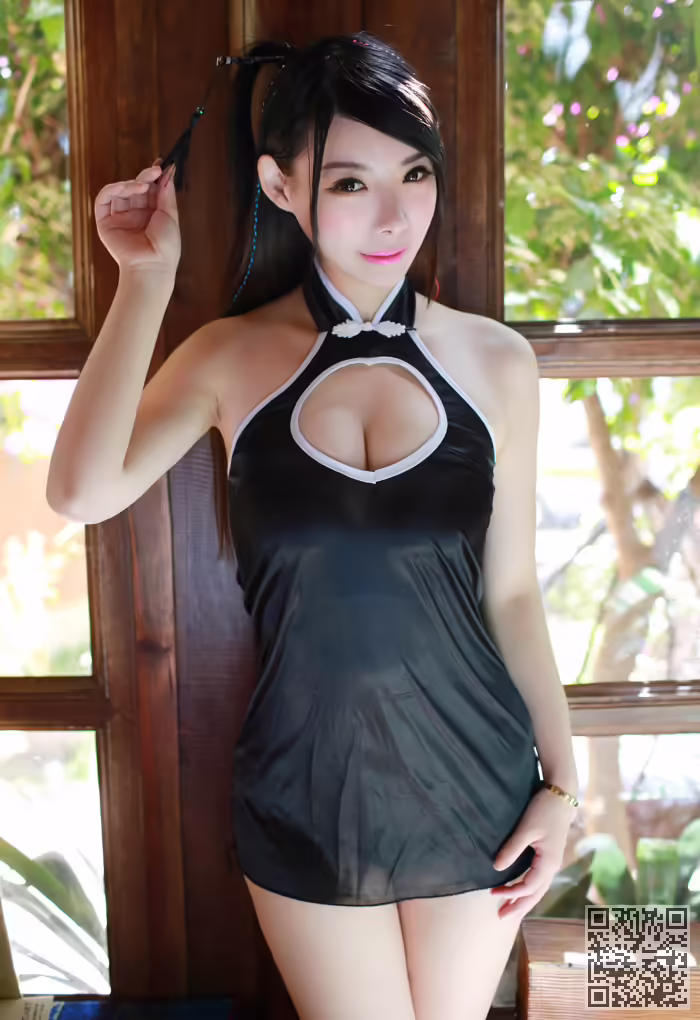 美女、两腿之间