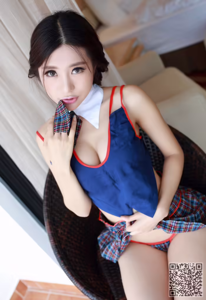 绮里嘉、制服、诱惑