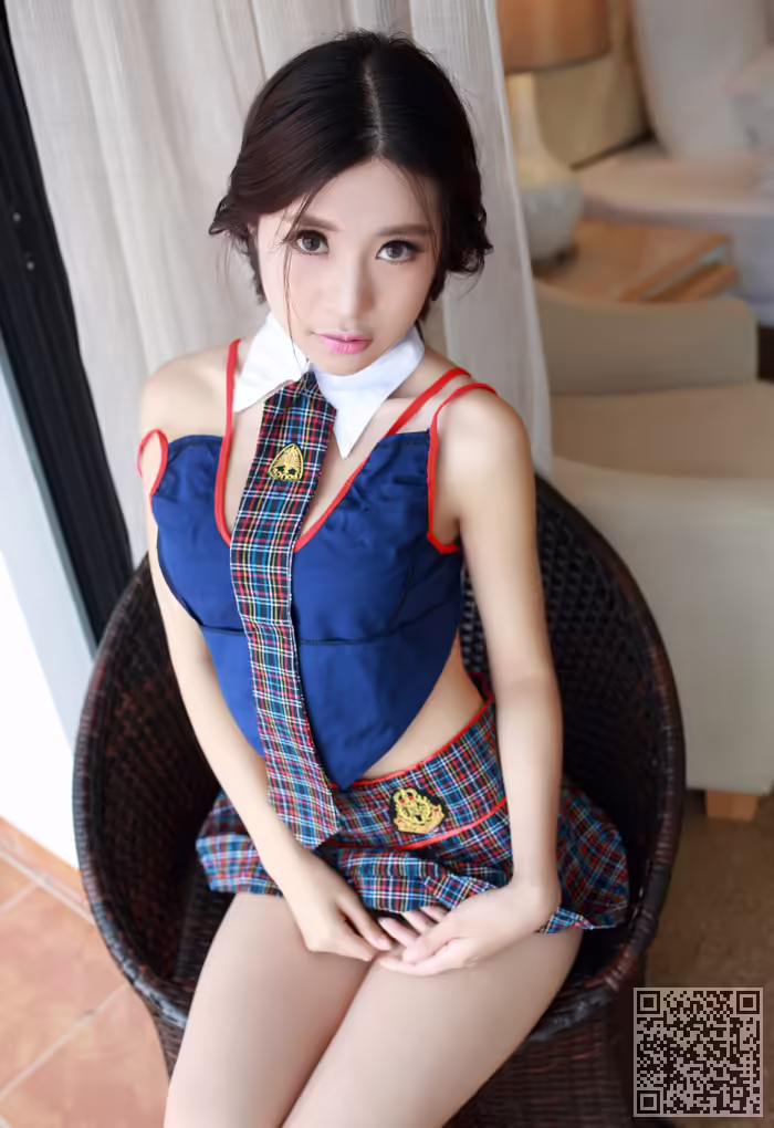 绮里嘉、制服、诱惑