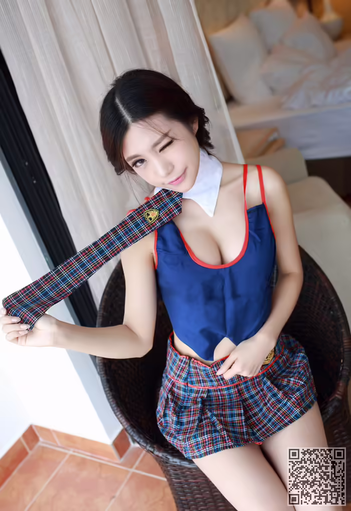 绮里嘉、制服、诱惑