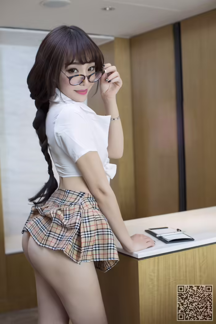 韩雨菲、超短裙、制服