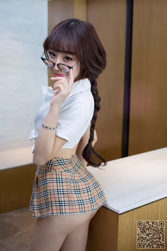 韩雨菲、超短裙、制服
