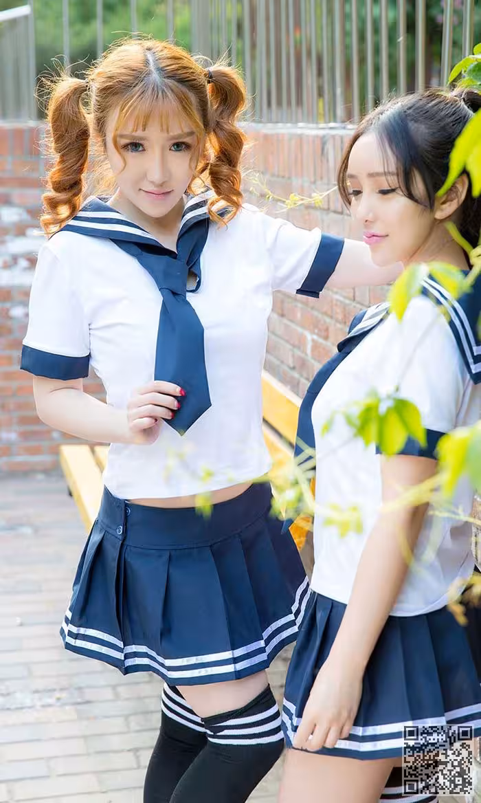 推女郎姐妹花室内大尺度私房照