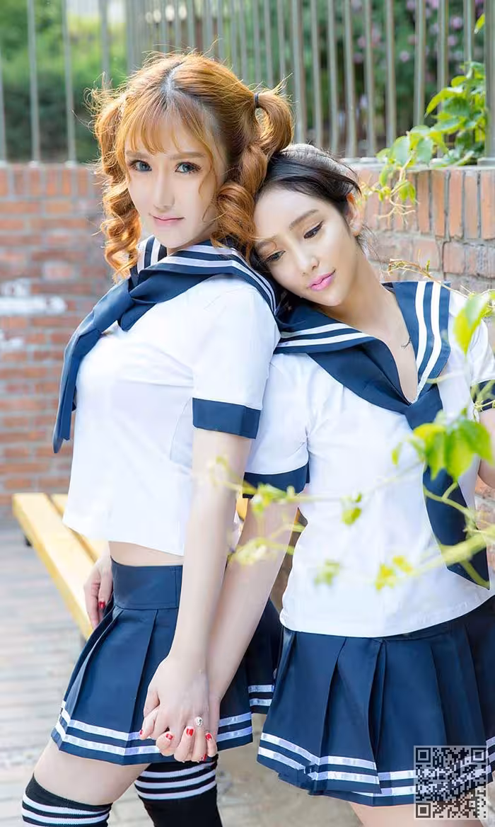 推女郎姐妹花室内大尺度私房照