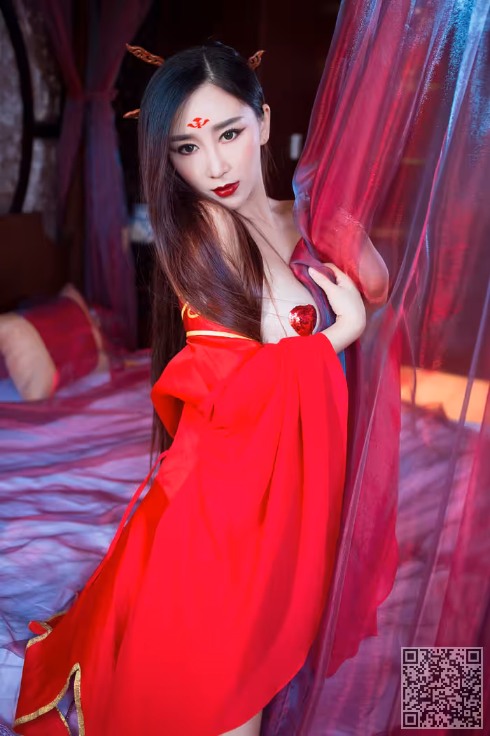 现代东方不败邹晶晶另类性感写真