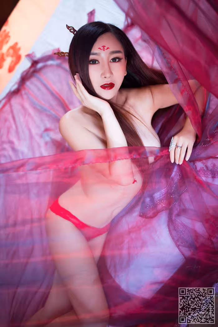 现代东方不败邹晶晶另类性感写真