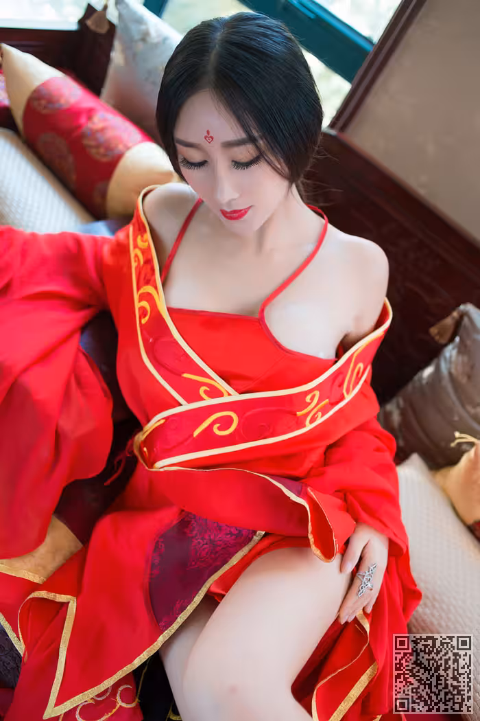 现代东方不败邹晶晶另类性感写真