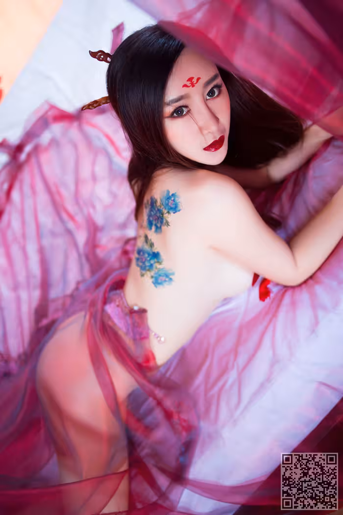 现代东方不败邹晶晶另类性感写真