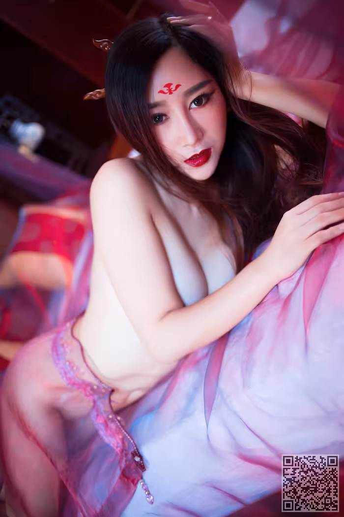 现代东方不败邹晶晶另类性感写真