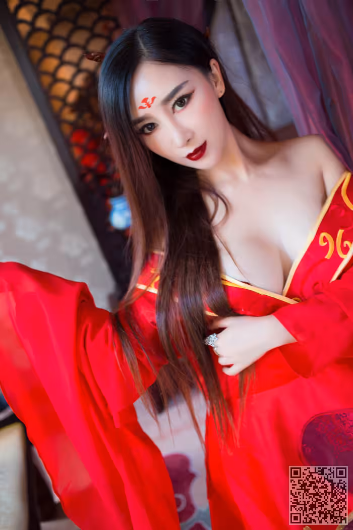 现代东方不败邹晶晶另类性感写真