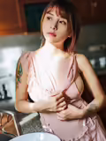 有趣的夏天选美皇后酱,成为性感的小厨娘