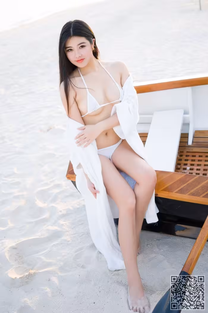 性感美女娜露Selena海边风情写真