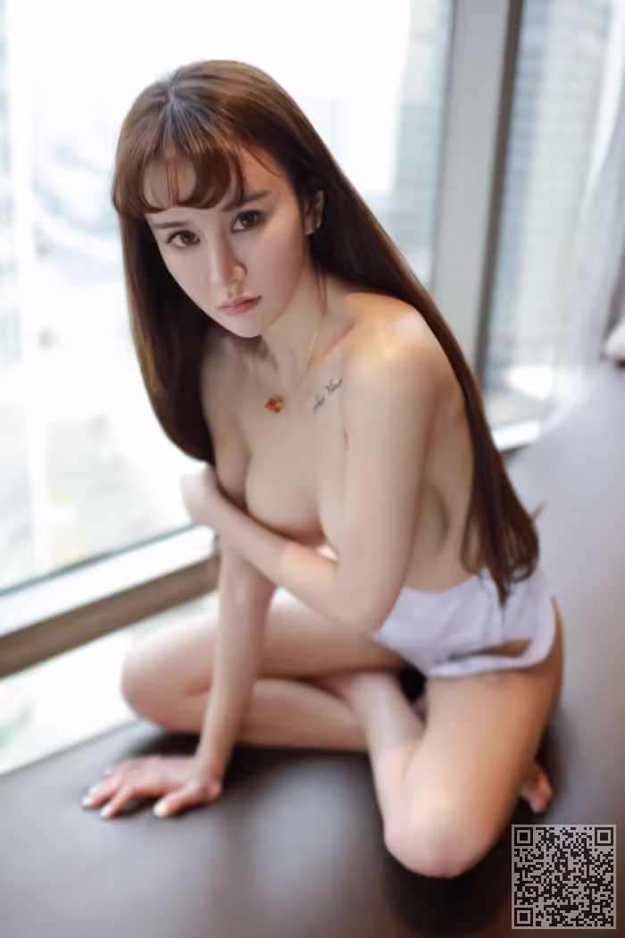 嫩模、紧身衣、若隐若现