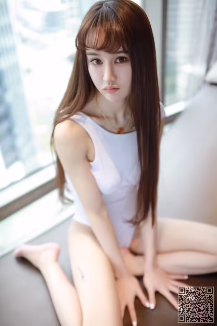 嫩模、紧身衣、若隐若现