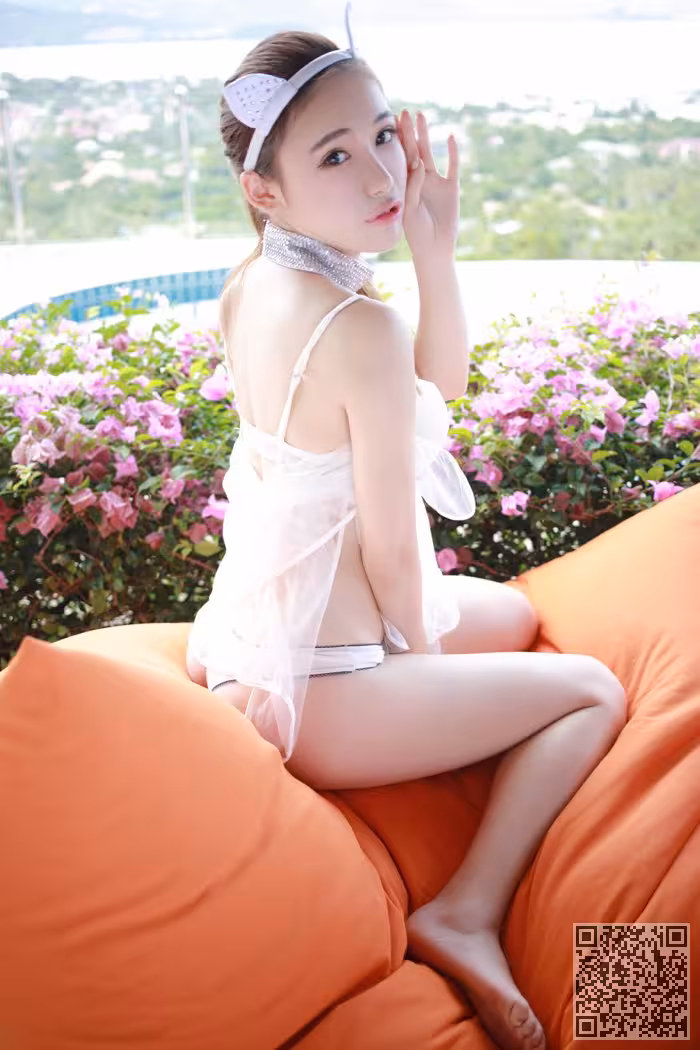 美女熊吖翘臀嫩肤美胸让人无法抗拒