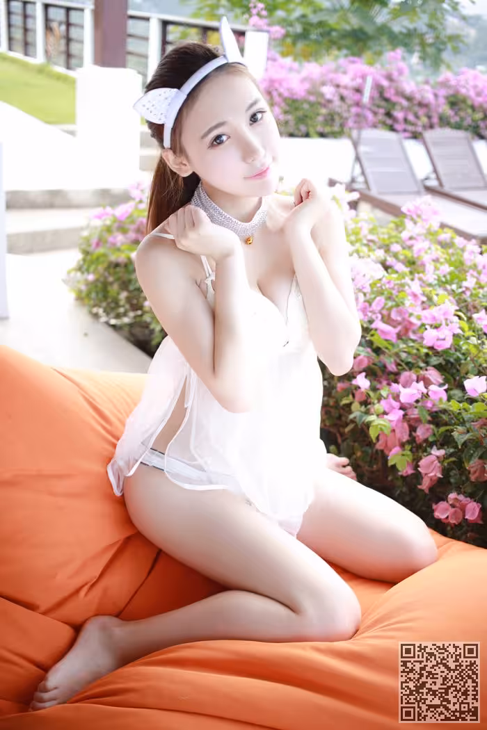 美女熊吖翘臀嫩肤美胸让人无法抗拒