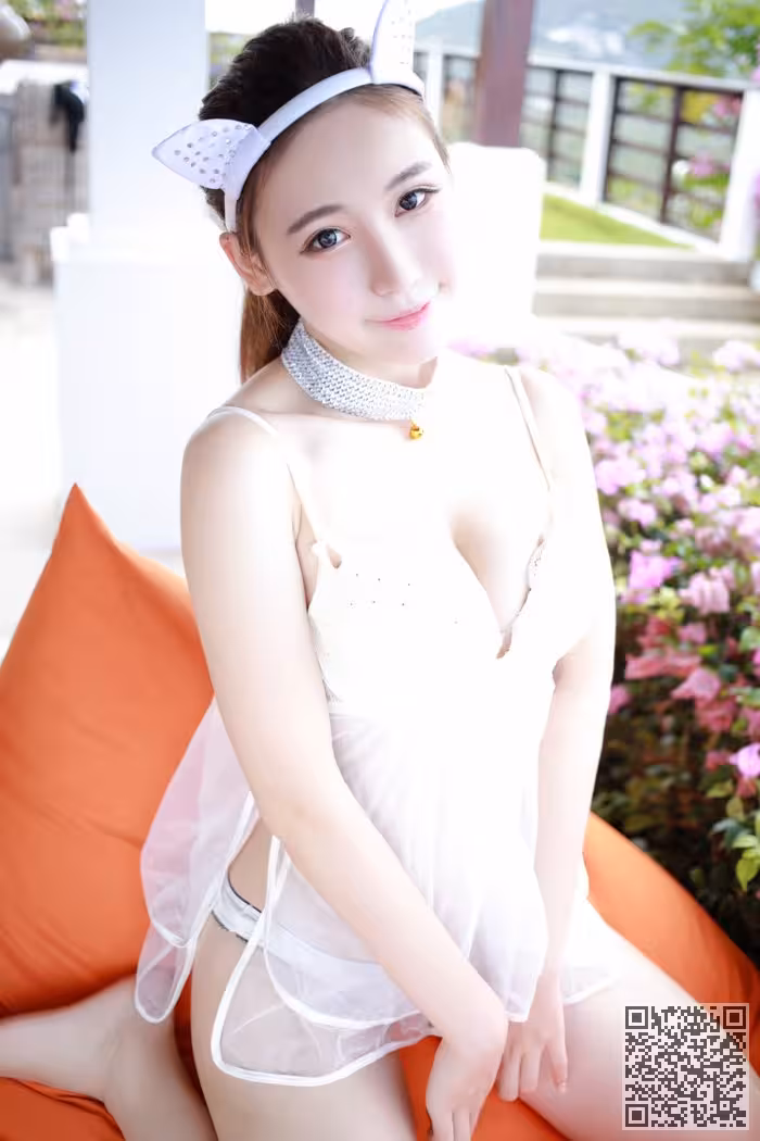 美女熊吖翘臀嫩肤美胸让人无法抗拒