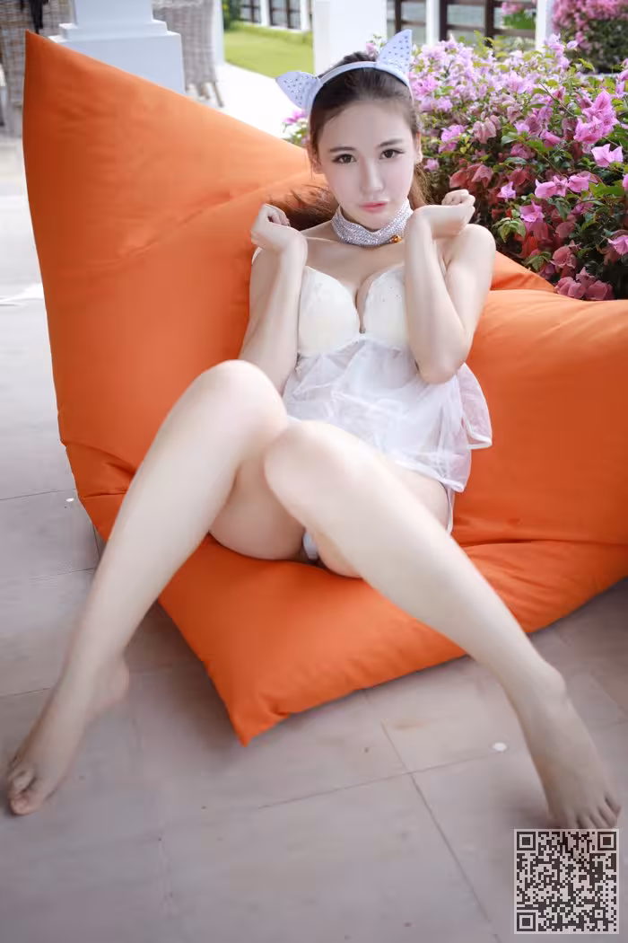 美女熊吖翘臀嫩肤美胸让人无法抗拒