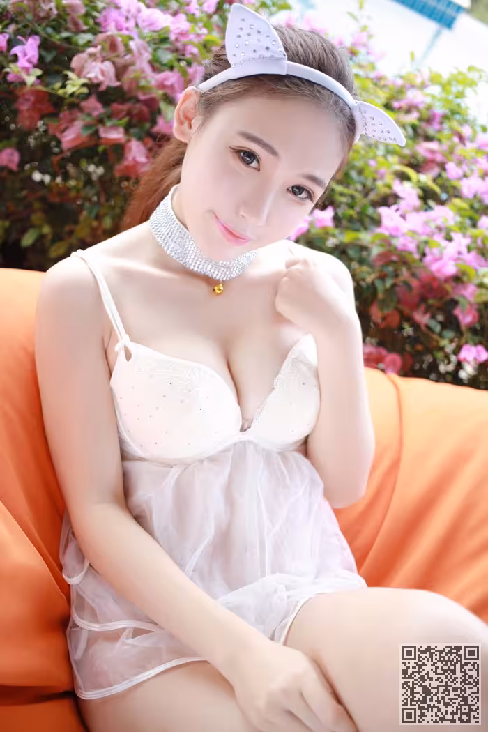 美女熊吖翘臀嫩肤美胸让人无法抗拒