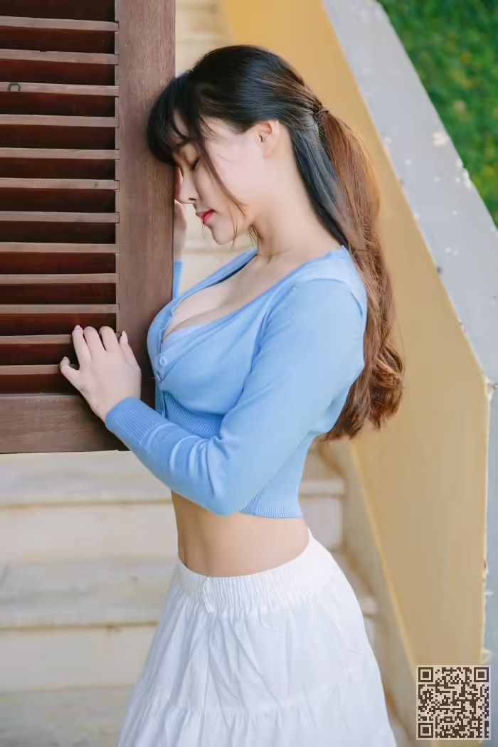 萝莉、莉柳侑、撅臀