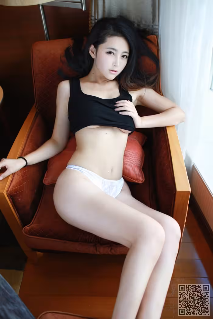 巨乳嫩模夏茉身着水手服魅惑有加