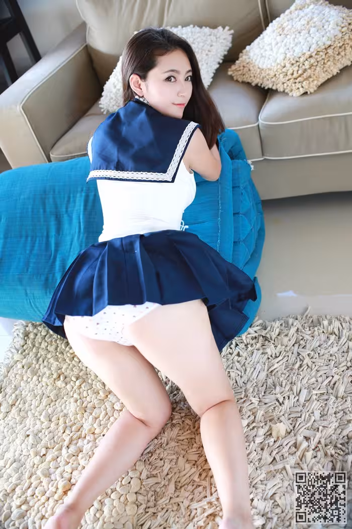巨乳嫩模夏茉身着水手服魅惑有加