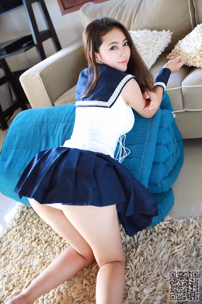 巨乳嫩模夏茉身着水手服魅惑有加