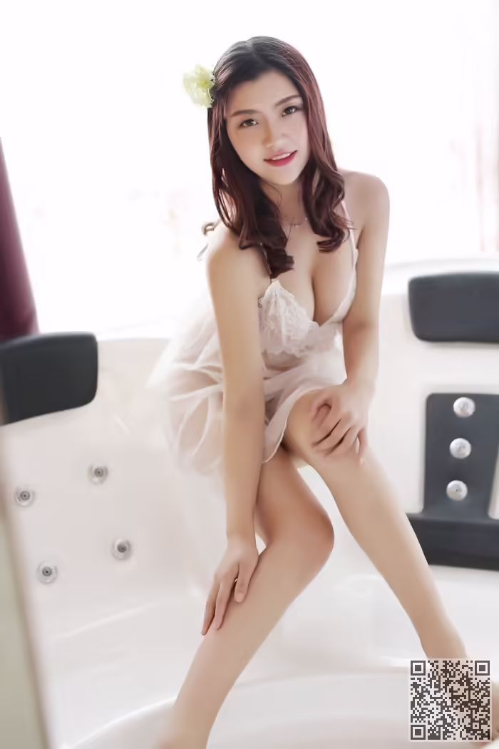 佳丽、夏晓、湿身写真