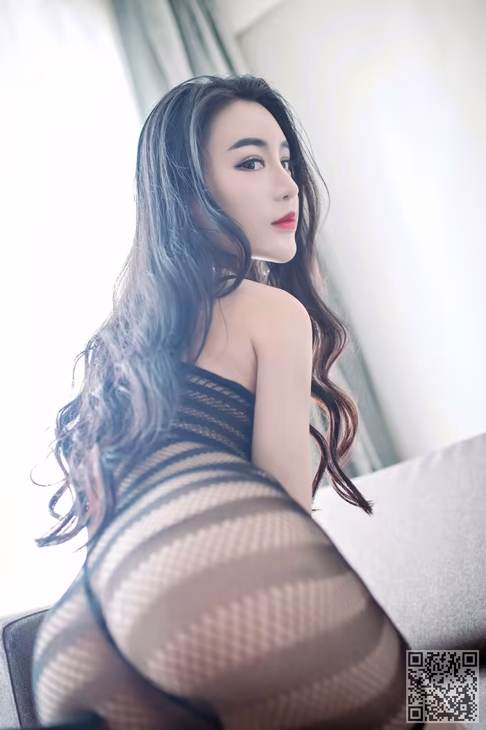 性感尤物、陆梓琪、搔首弄姿