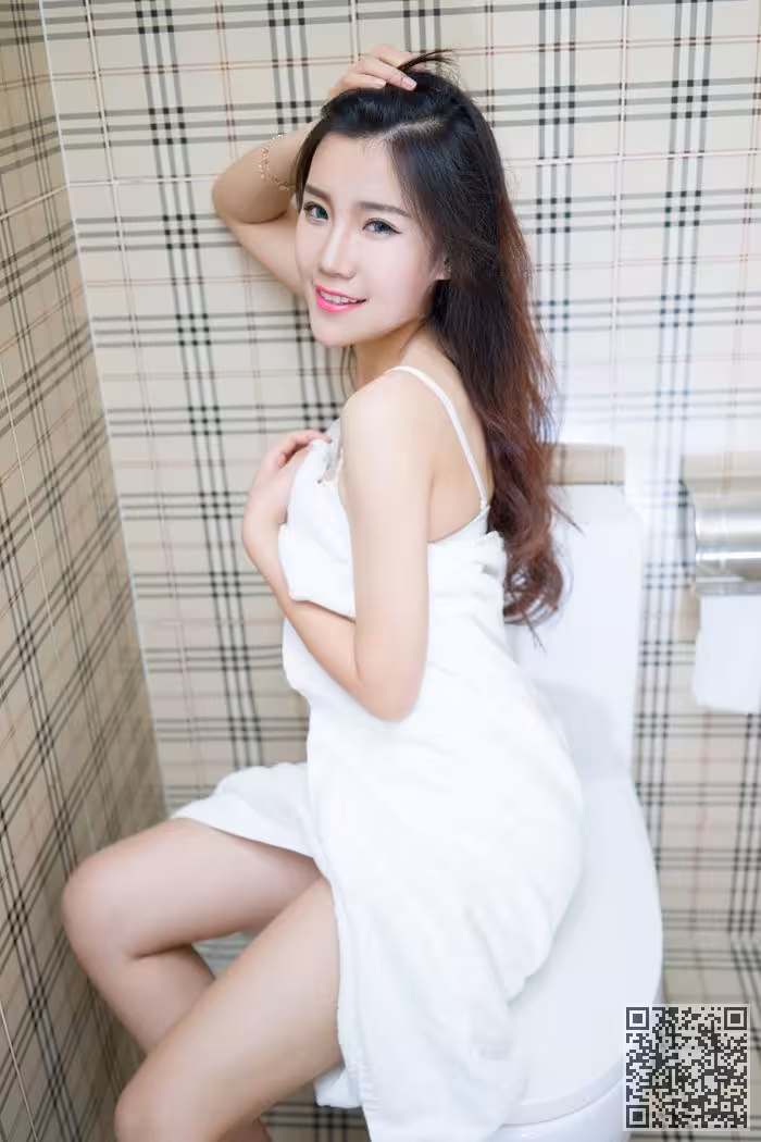 电臀宝贝妮可性感挤胸丁字裤吸眼球