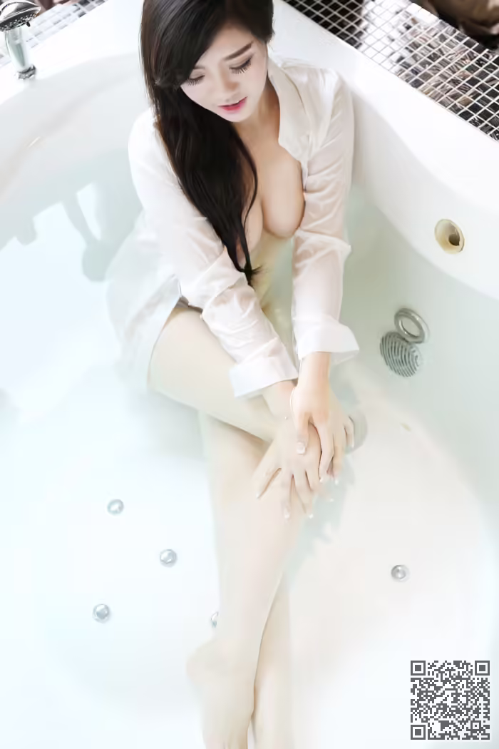 性感少妇、沐若昕、湿身写真、乳沟